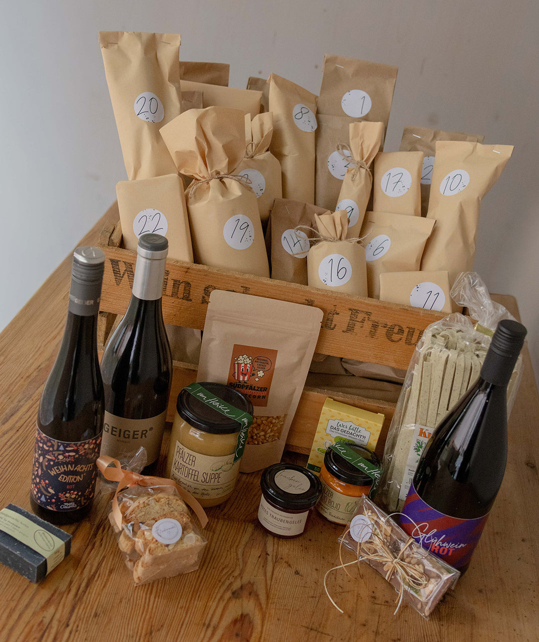 ADVENTSKALENDER: 24 Produkte aus der Pfalz – verpackt in einer Weinkiste voller Vorfreude